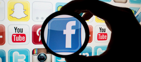 Dipendenza da social: ma Facebook sta facendo tutti questi danni?