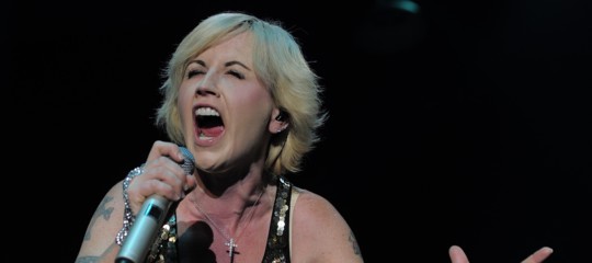 L'ultimo saluto di artisti e fan a Dolores O' Riordan