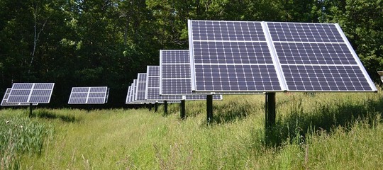 Ue: Europarlamento, obiettivi più stringenti su energia pulita