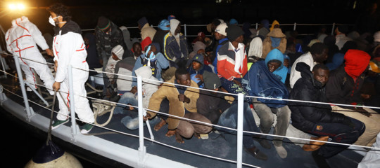 Migranti: 250 soccorsi in mare da unità libiche
