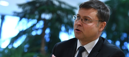 Elezioni: Dombrovskis, Italia deve continuare ridurre deficit