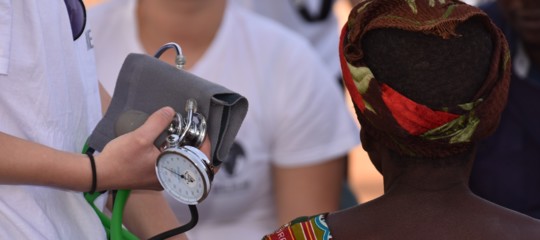 Così lavorano i medici italiani a Saboba, confine tra Togo e Ghana dove la malaria uccide di più