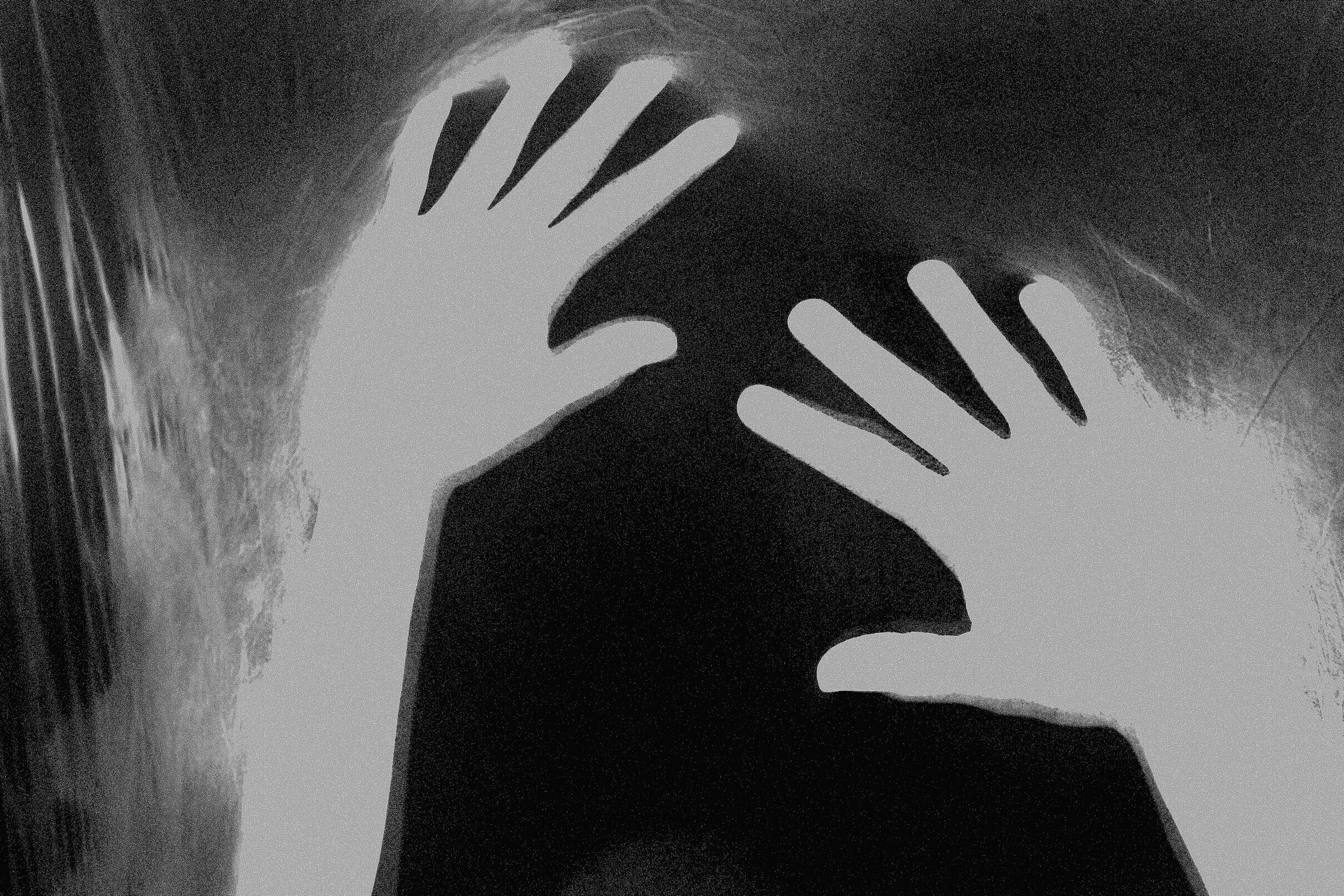 Stuprarono 18enne appartata in auto col fidanzato, 3 fermati a Roma