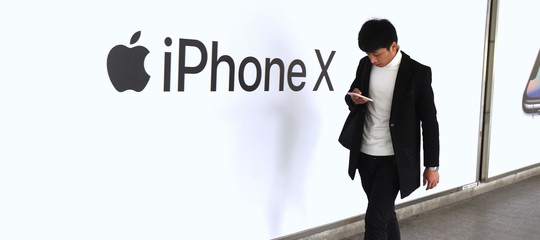 "Apple in estate bloccherà la produzione dell'iPhone X"