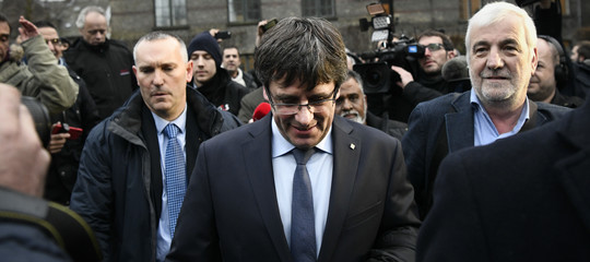Puigdemont lascia per la prima volta il Belgio per tenere una lezione in Danimarca