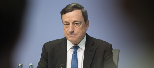 Il dollaro debole non piace a Draghi né a Trump. Ma l'euro resta forte