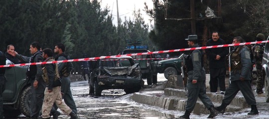 Autobomba esplode a Kabul, 63 morti e oltre 140 feriti
