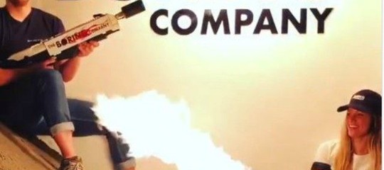 Perché Elon Musk si è messo a produrre lanciafiamme