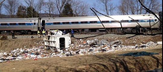 Usa: treno con parlamentari Congresso investe camion, 1 morto