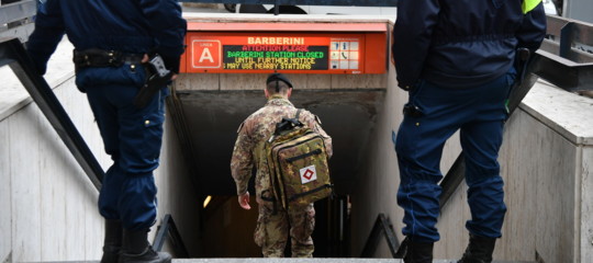 Militare dell'Esercito di "Strade sicure" suicida in metro a Roma