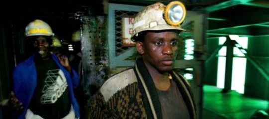 Sudafrica: 950 minatori intrappolati sotto terra per un blackout