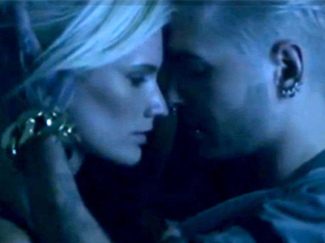 Musica: ecco nuovi Tokio Hotel, video choc con orgia e cover hard - Video