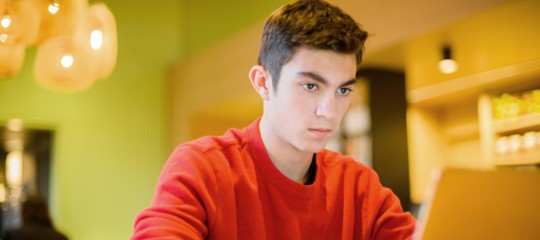 Per quattro ragazzi su dieci il Internet è una minaccia