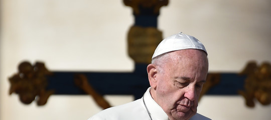 Papa: omelie brevi, se no fedeli dormono o escono a fumare