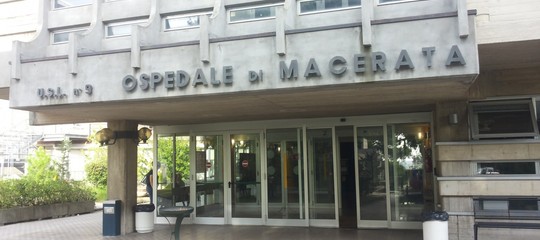 Macerata: operata alla spalla la donna ferita da Traini