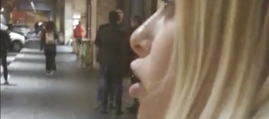 Tassista abusivo attacca Giorgia Meloni in stazione Termini: "Qui vi minacciano e vi prendono a calci"