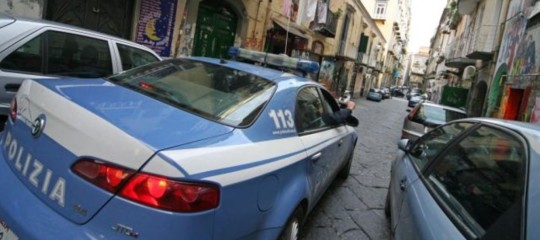 Rapina nel Napoletano, gioielliere uccide bandito