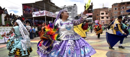 Bolivia: esplode bombola durante il carnevale di Oruro, almeno 8 morti