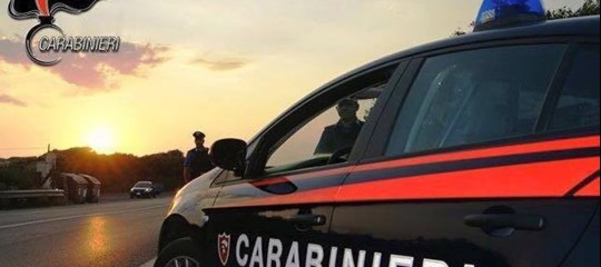 Atti osceni davanti bimbi, nigeriano salvato da linciaggio