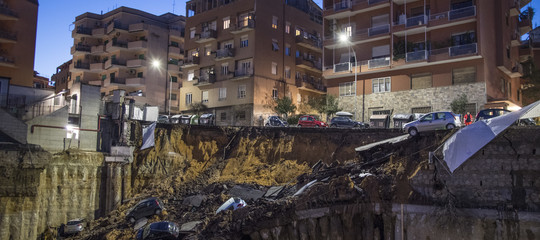 Ci sono due primi indagati per il crollo del parcheggio a Roma. Cosa sappiamo finora