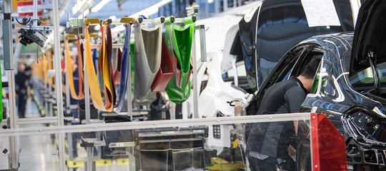 Anche le auto Daimler nel mirino per i software che tarano le emissioni diesel?