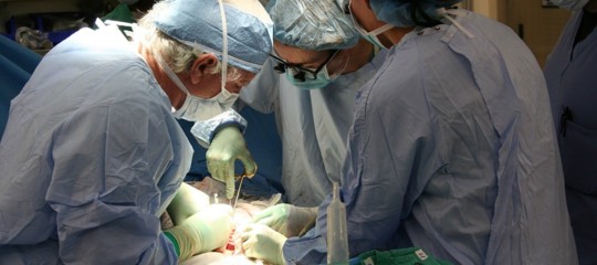 Trapianti: India, uomo vive con due cuori che battono insieme