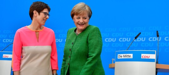 Chi è Annegret Kramp-Karrenbauer, la donna che potrebbe succedere ad Angela Merkel