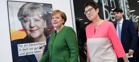 Chi è Annegret Kramp-Karrenbauer, la donna che potrebbe succedere ad Angela Merkel