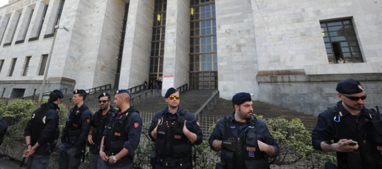 La guerra nella Procura di Milano raccontata da Iacona