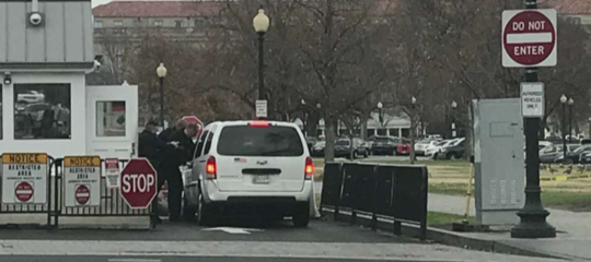 Usa: auto contro barriera sicurezza Casa Bianca, una donna alla guida