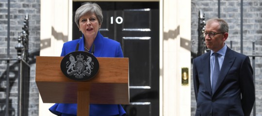 Strappare condizioni accettabili all'Ue, evitare un nuovo referendum. La doppia sfida di Theresa