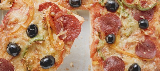 L'uomo che comprò due pizze per 10.000 Bitcoin ha comprato altre due pizze in Bitcoin