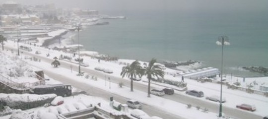 Maltempo: nevica a Genova, imbiancato il Golfo Paradiso