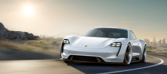 Con la Ev, Porsche conta di mettersi alle spalle la Model S di Tesla