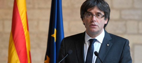 Catalogna: Puigdemont rinuncia e designa il detenuto Sanchez