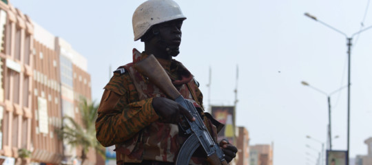 Burkina Faso: spari all'ambasciata francese, esplosione in centro