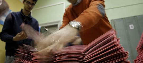 Come si voterà domenica, e come prepararsi al tagliando antifrode