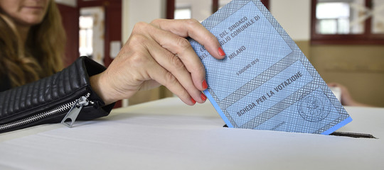 Elezioni: seggi aperti, Mattarella primo big a votare. Ritardi a Palermo