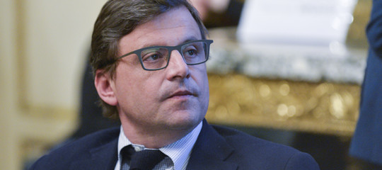 Calenda si iscrive al Pd, "va risollevato". E Gentiloni lo ringrazia