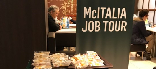 McDonald's cerca 150 persone e si presentano in 2.300