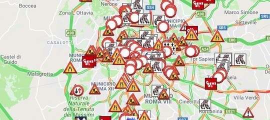 Ora Raggi lancia un Piano Marshall per le buche stradali a Roma