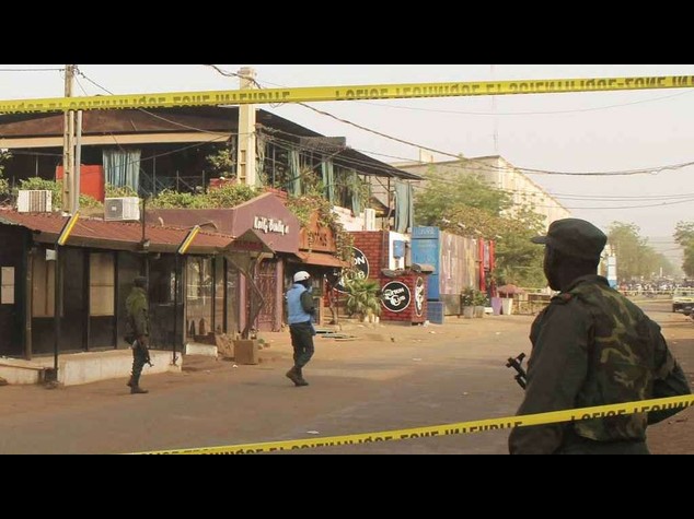 Mali, attacco a ristorante: 5 morti, uccisi un francese e un belga