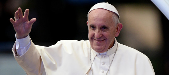 Migranti, il Papa: "Dialogo aperto con governi, rispettino patti"