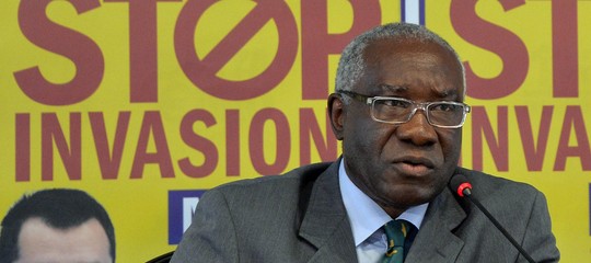 Cosa ha detto sui migranti il senatore Toni Iwobi in un'intervista al 'Guardian'