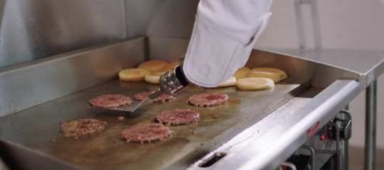 Il robot cucina-hamburger è stato messo a riposo dopo appena 24 ore di lavoro