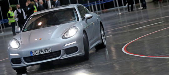 Il futuro dell'auto è l'abbonamento mensile. L'idea di Porsche, Volvo e Cadillac