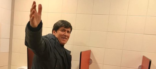 L'etica dell'Uomo Ragno e la foto di Gianni Morandi nella toilette