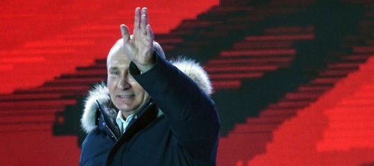 Bagno di folla per Putin: "Condannati al successo, manteniamo l'unità"
