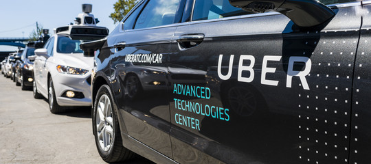Uber: auto a guida autonoma investe e uccide una donna, test sospesi