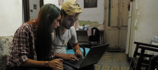 Come fanno i cubani a vedere film e serie televisive senza internet